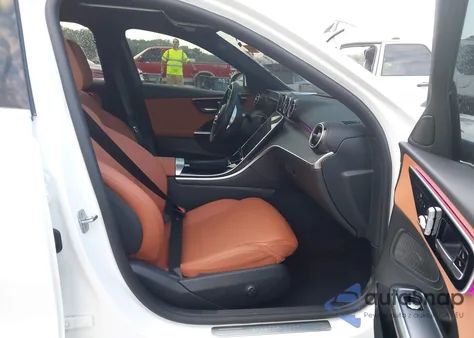 2025 Mercedes-Benz C 300 z USA, uszkodzony, nr VIN W1KAF4HB8SR248808